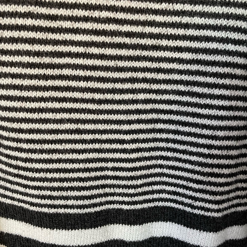 B&W STRIPE SWEATER - Picture 3 of 6